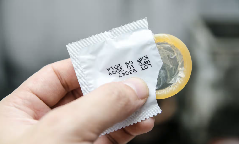 Просроченный презерватив – насколько это опасно?